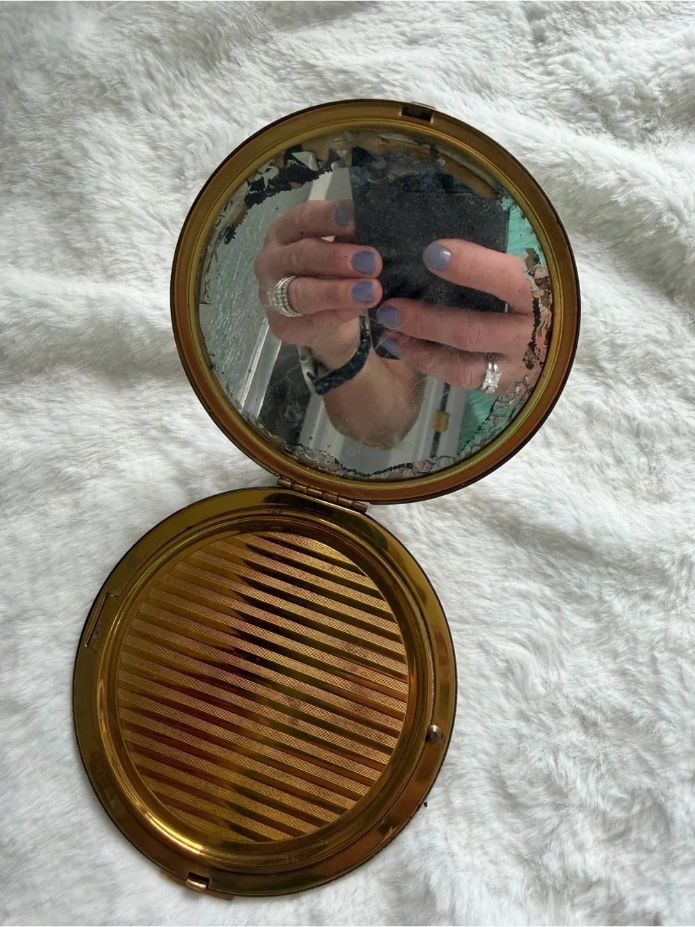 Vintage compact Circa 1940s